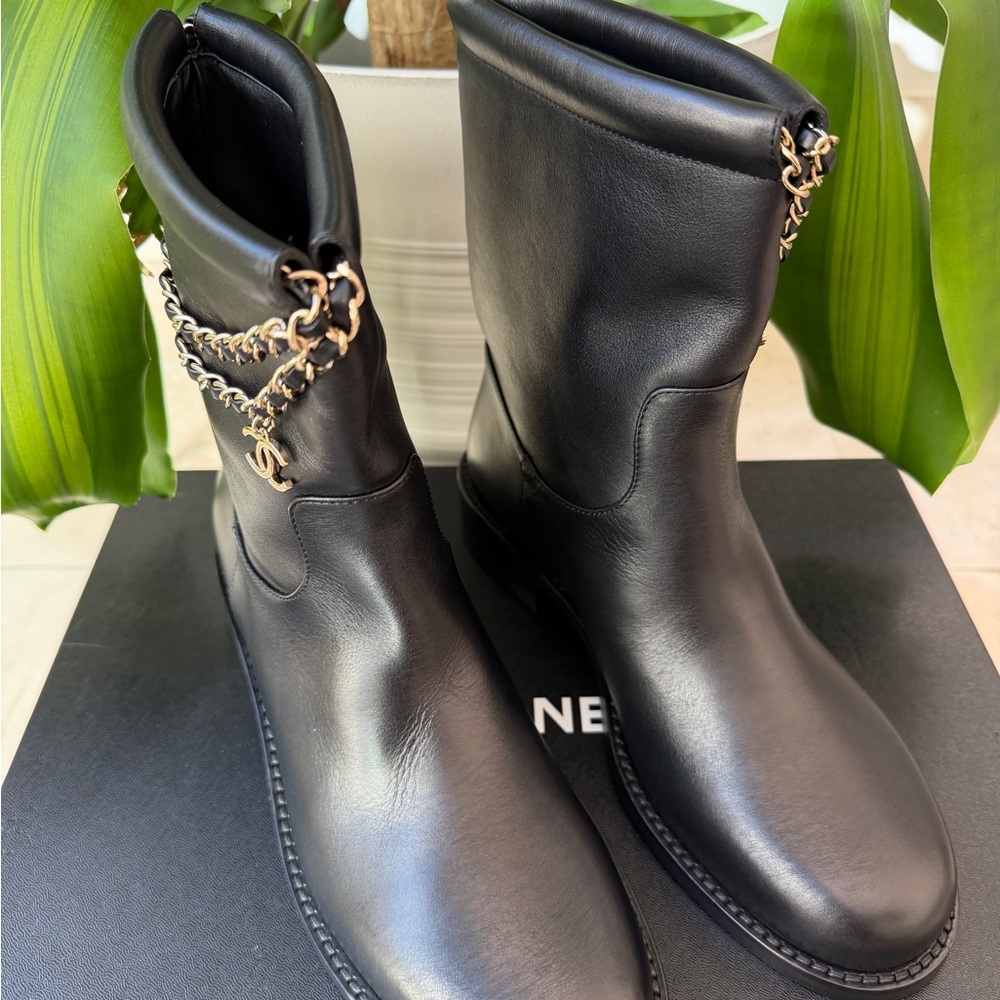 Chanel Calfskin CC Chain Logo Clover Gold Chain Charms Black Leather Boots 38 - Picture 4 of 11